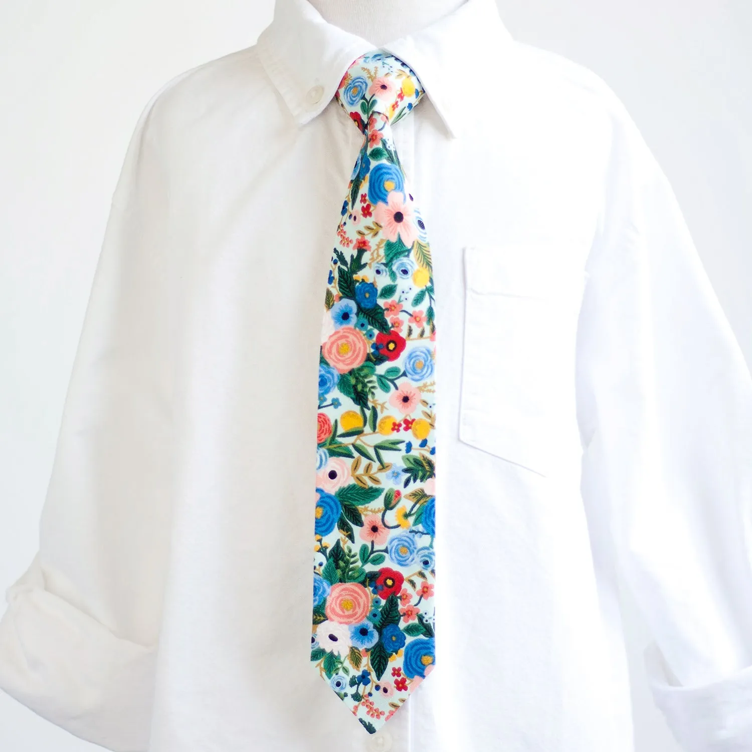 Boy's Pocket Square / Petite Garden Party In Blue