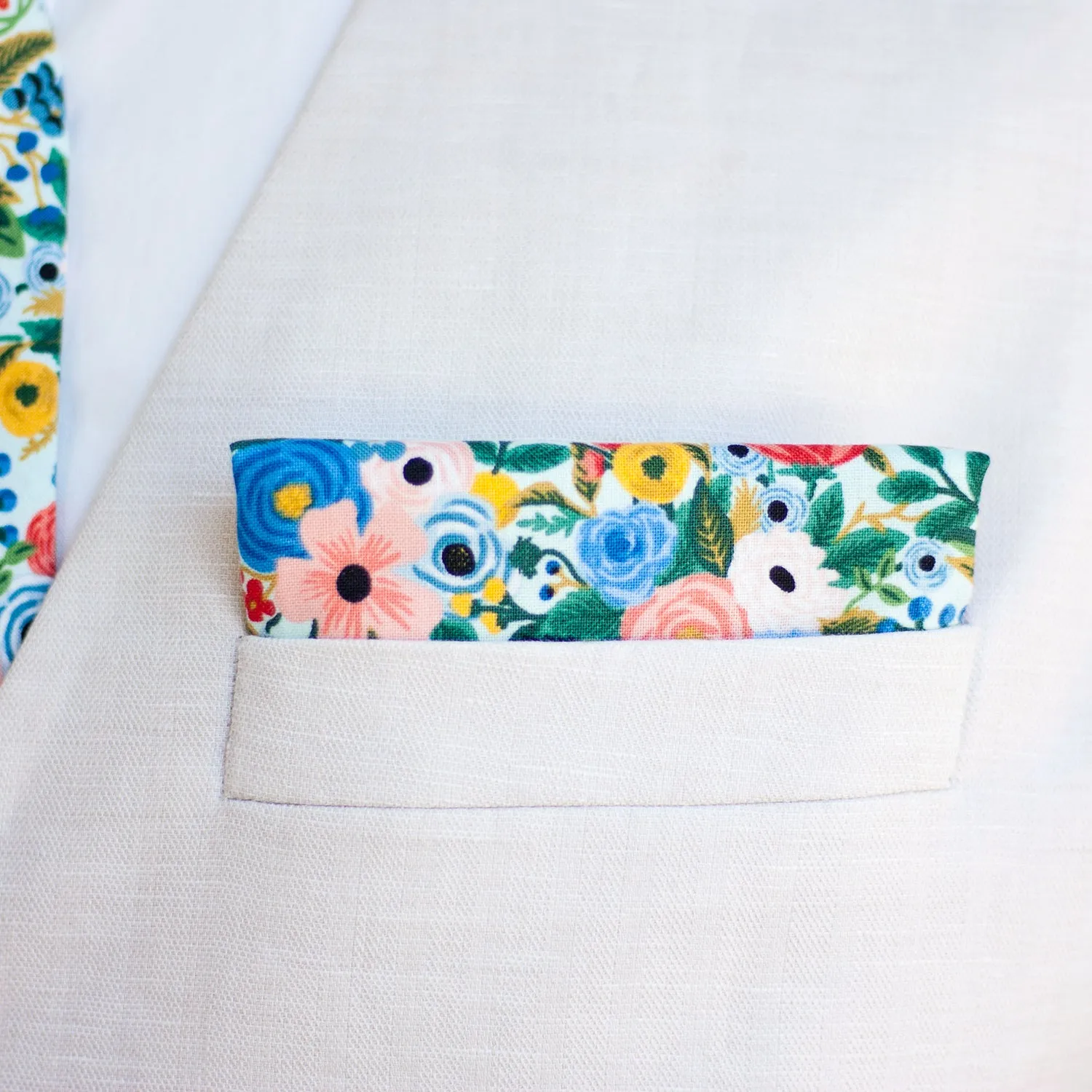 Boy's Pocket Square / Petite Garden Party In Blue