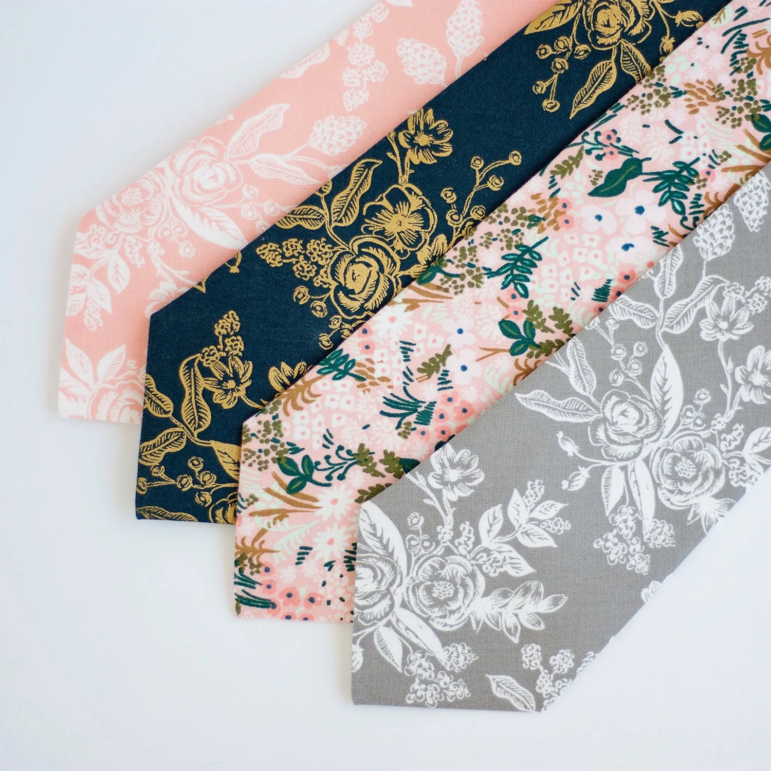 Men's Necktie / Meadow In Pink