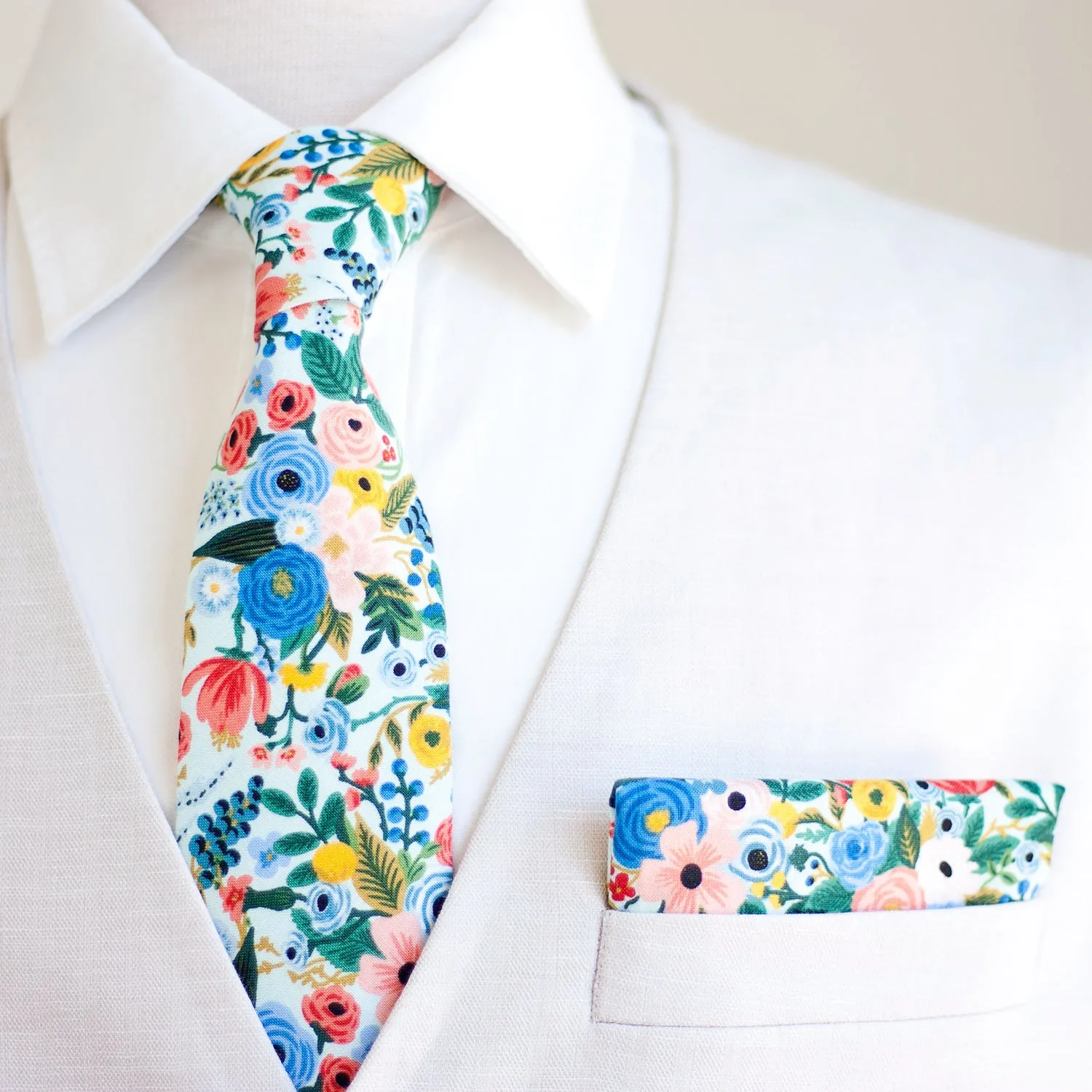 Men's Necktie / Petite Garden Party In Blue