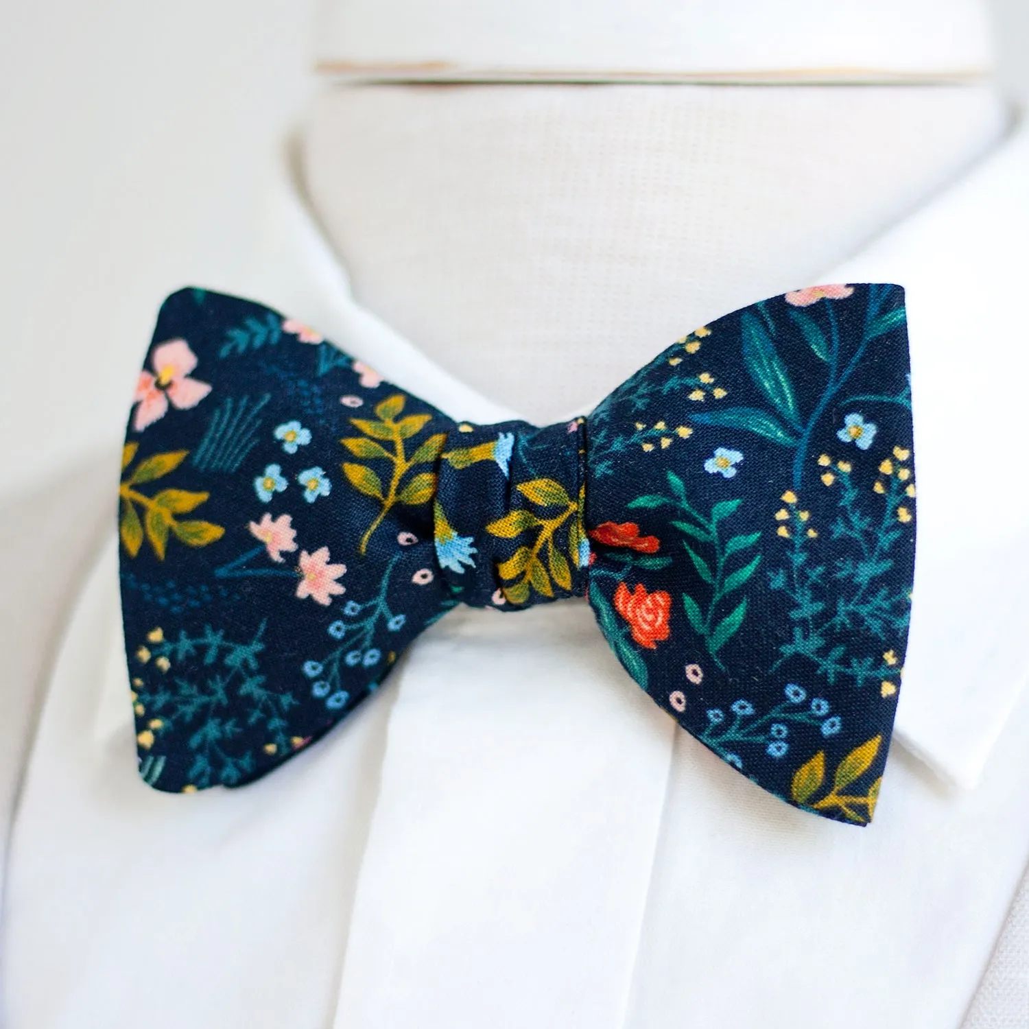 Men's Pocket Square / Navy Metallic Floral